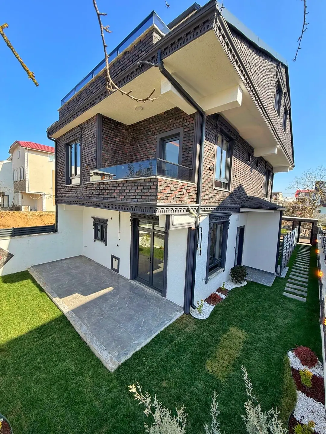 Kocaali Yalı'da Satılık Arka Cephe Lüks Dizayn 3+1 Tripleks Villa