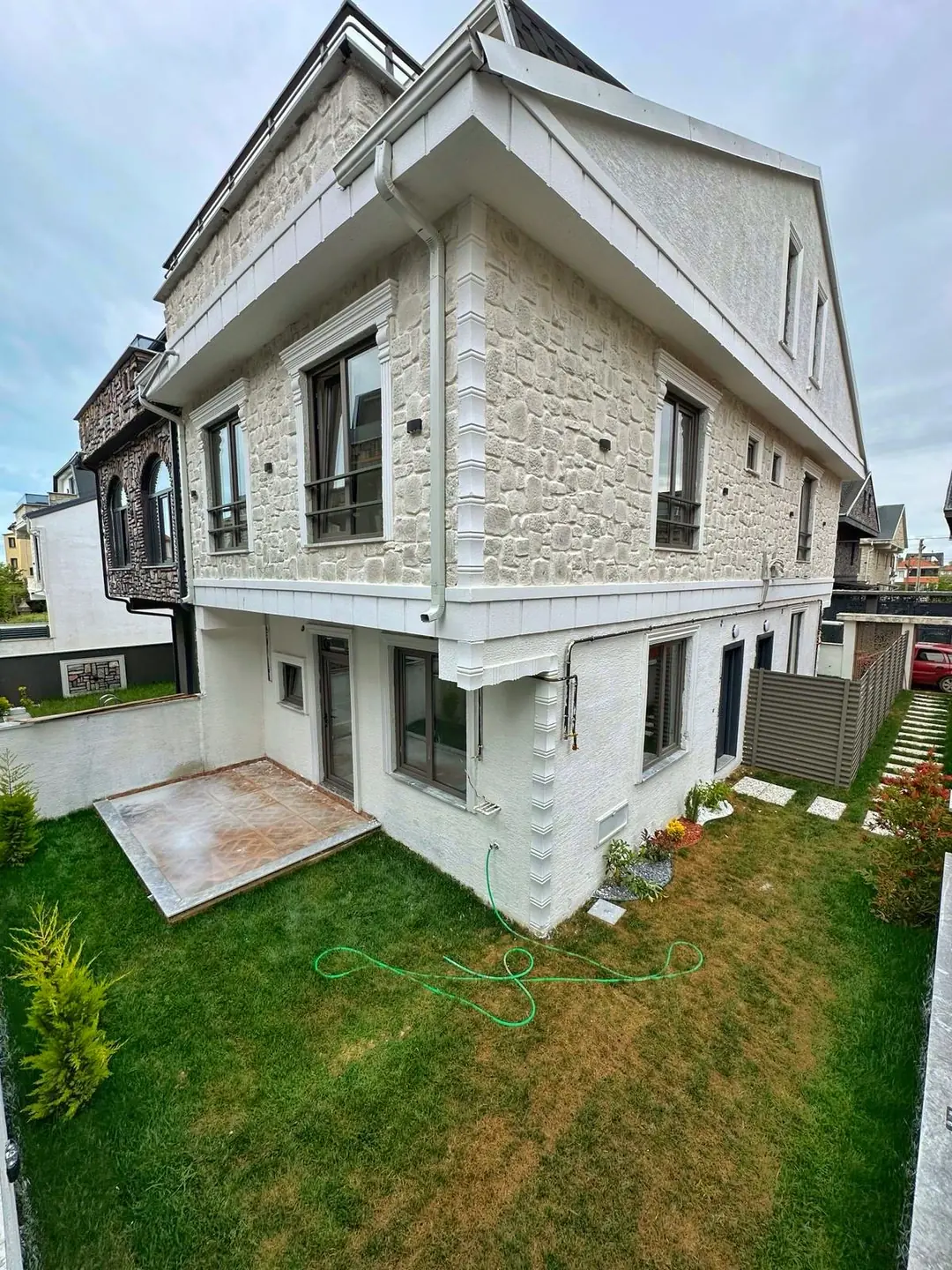 Kocaali Alandere'de Satılık Arka Cephe Lüks Dizayn 4+1 Tripleks Villa (94 m²)