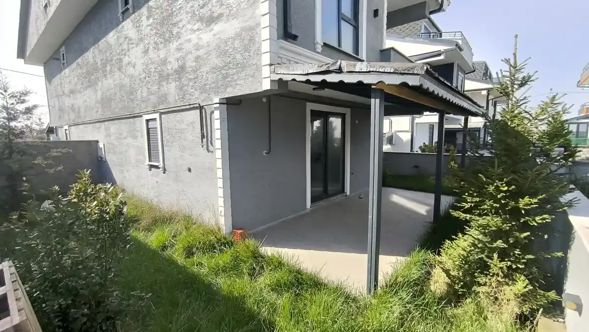 Kocaali Satılık 4+1 Tripleks Villa (150 m²)
