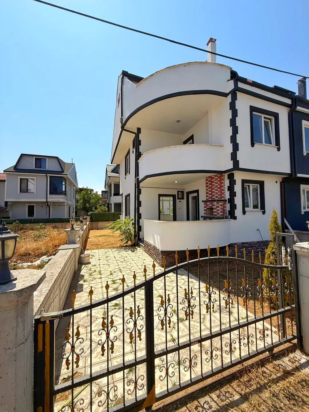Kocaali Yalı'da Satılık Plaja 100metre 4+1 Tripleks Villa