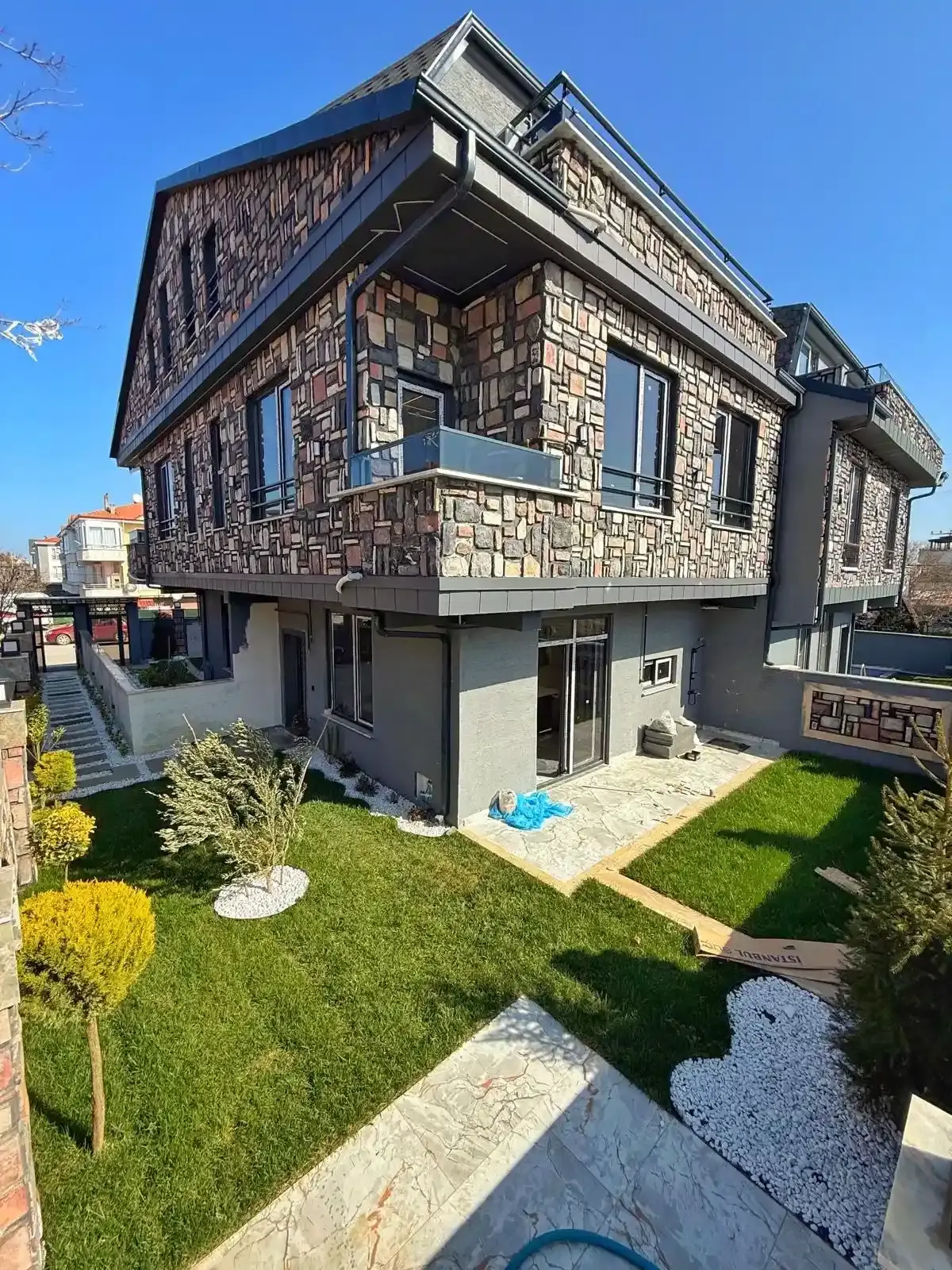 Kocaali Satılık Havuzlu Prestijli 3+1 Villa