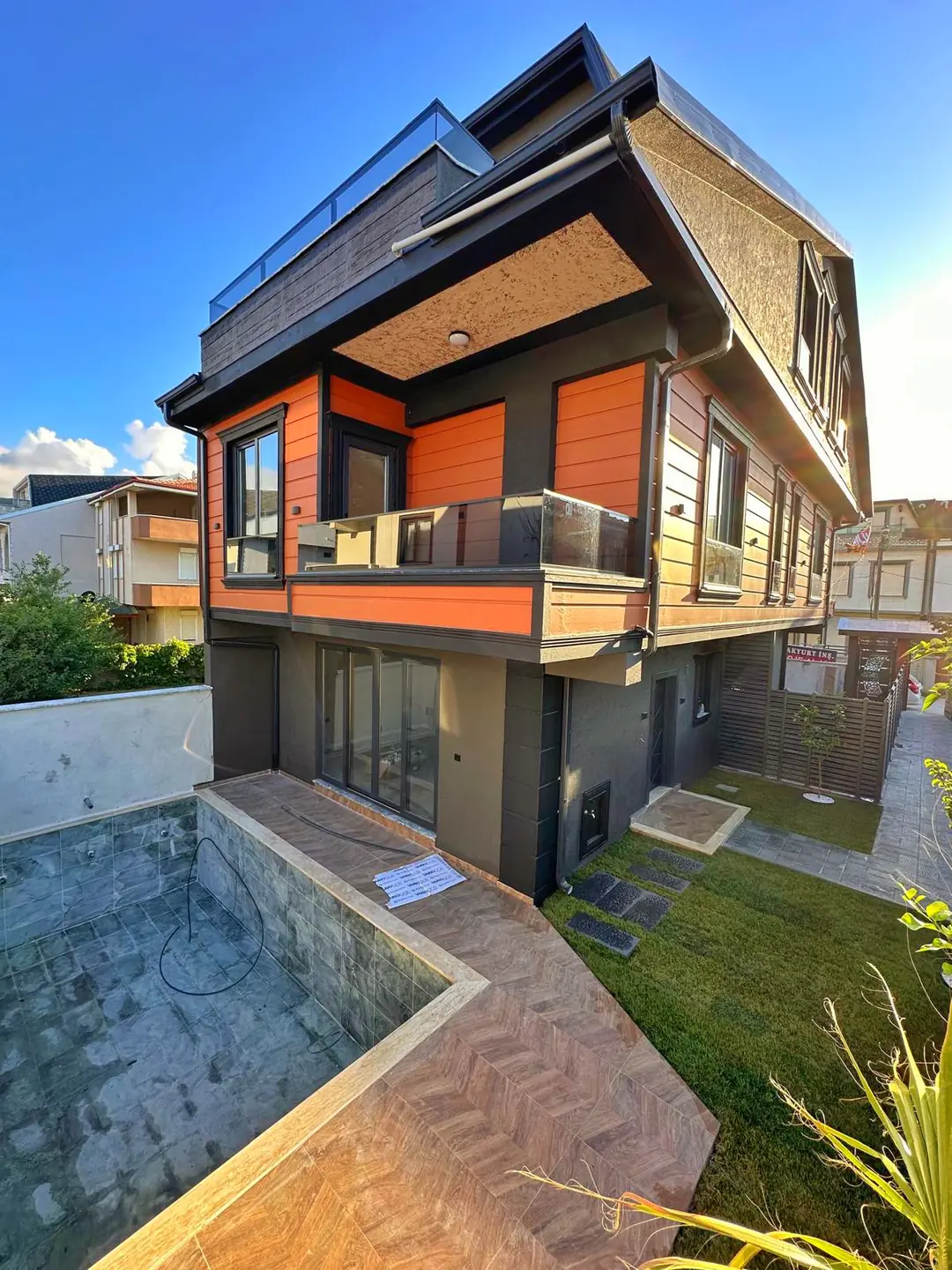 Kocaali Yalı'da Satılık Havuzlu 4+1 Tripleks Villa (160 m²)