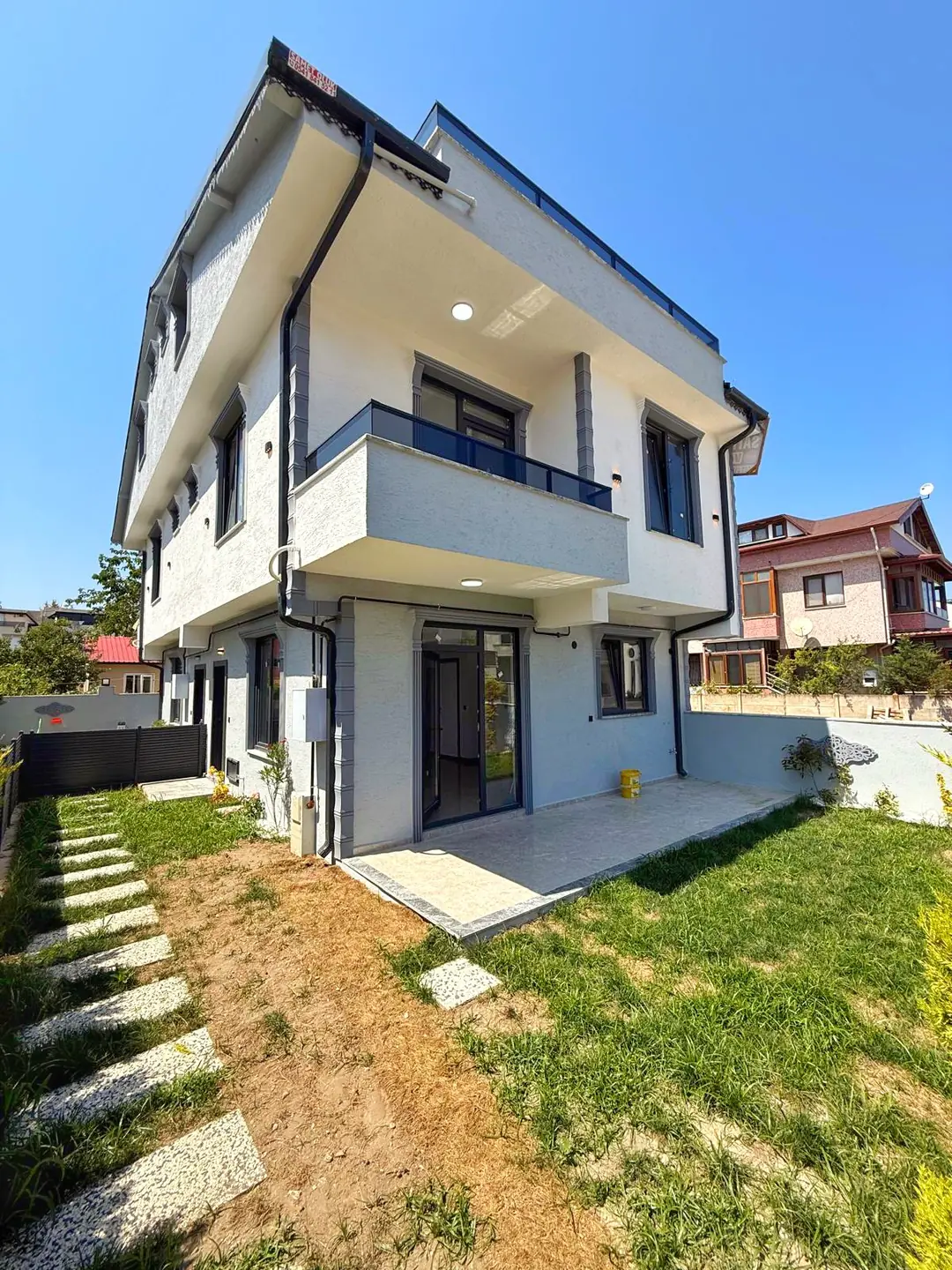 Kocaali Yayla'da Satılık Ön Cephe 4+1 Tripleks Villa