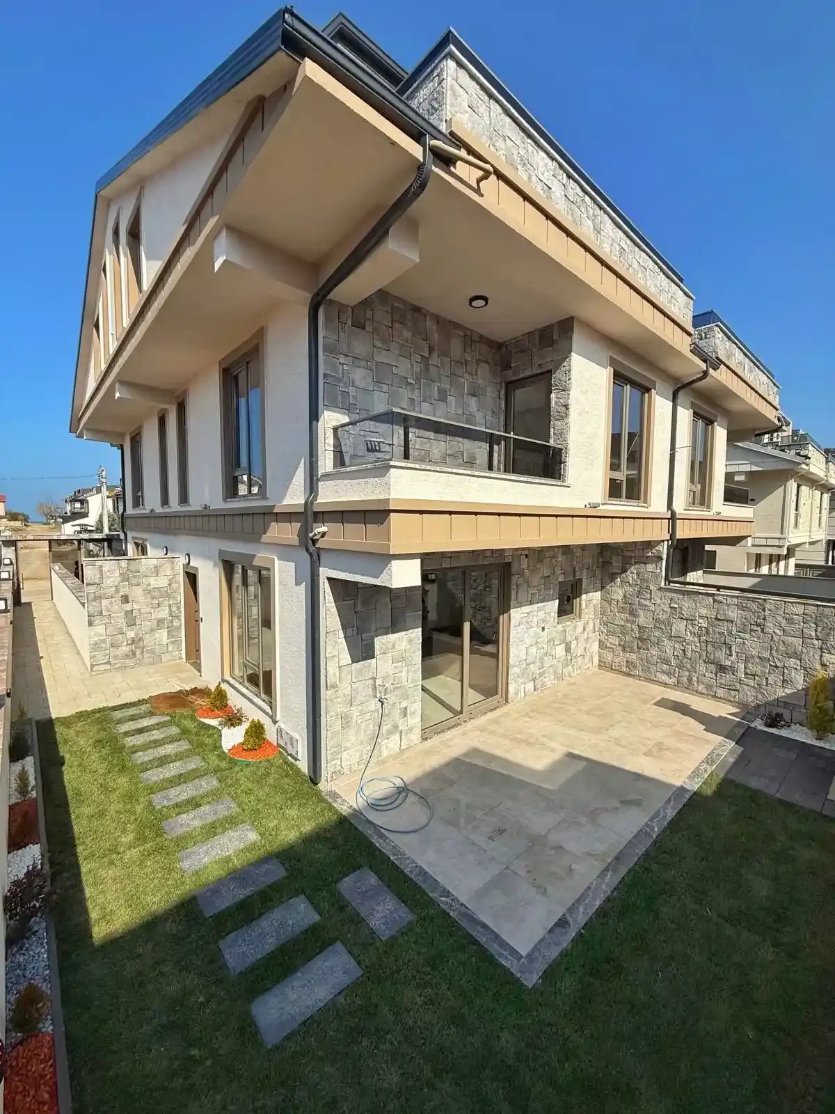 Kocaali Satılık 4+1 Tripleks Villa (180 m²)