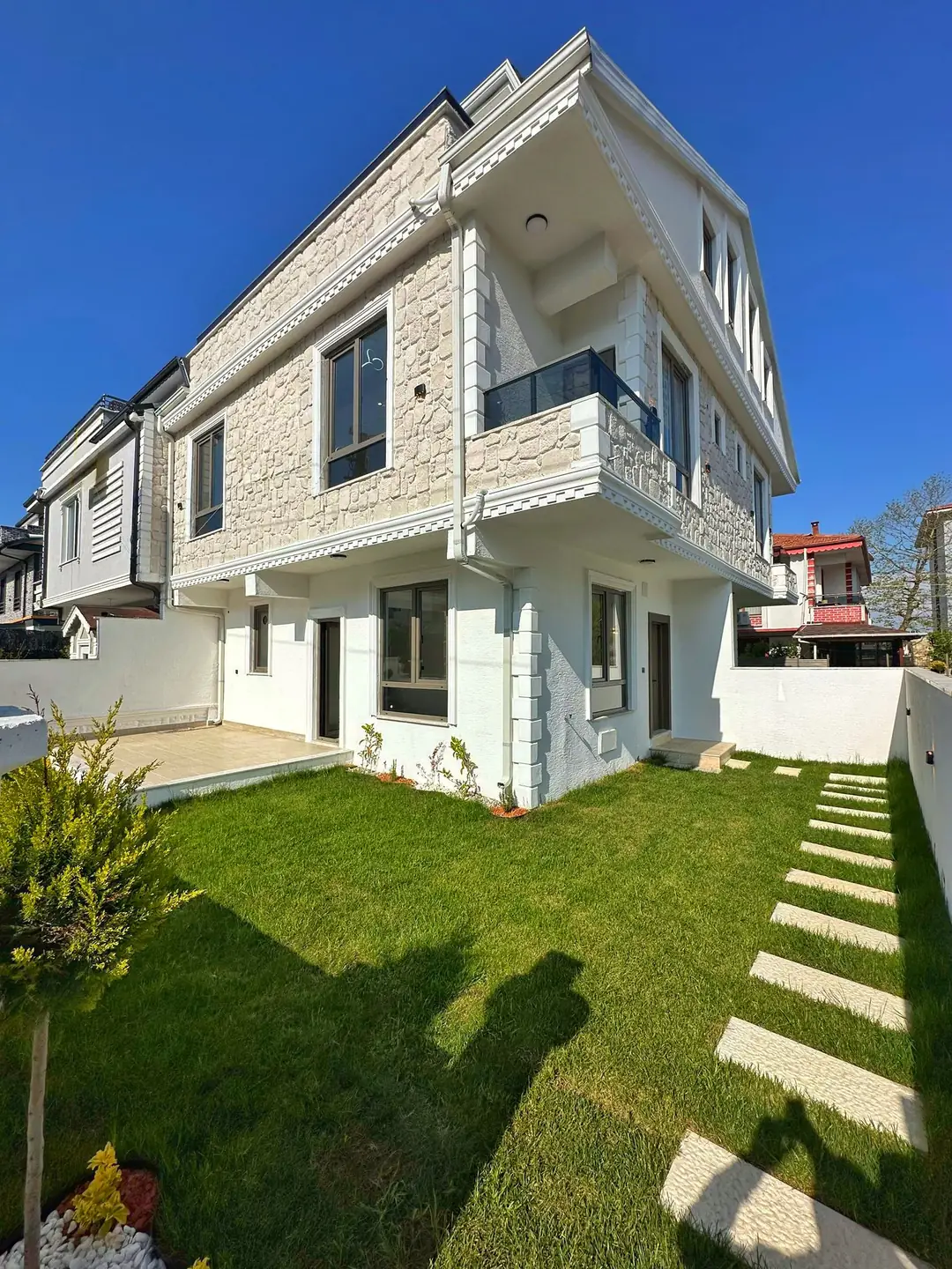 Kocaali Yalı'da Satılık Ön Cephe Lüks Dizayn 3+1 Tripleks Villa (130 m²)