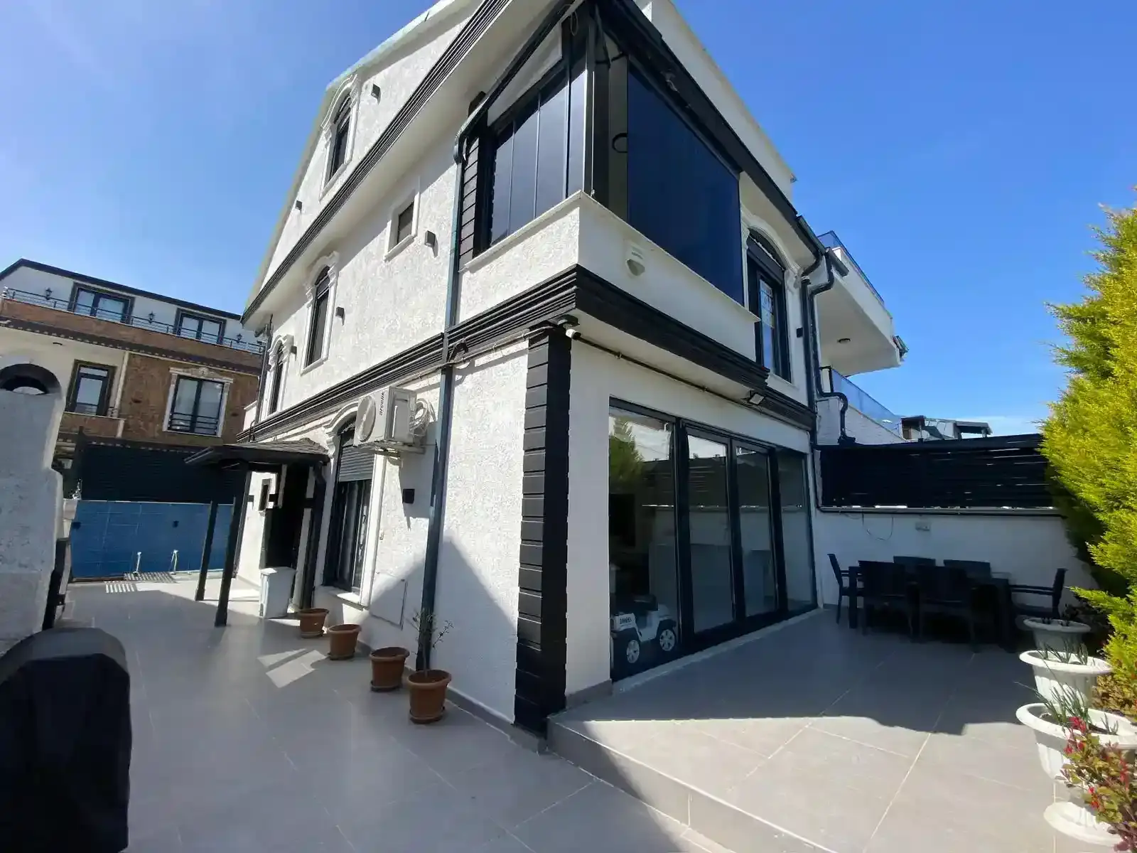 Kocaali Yalı’da Isıtmalı Havuzlu ve Yerden Isıtmalı Premium 4+1 Villa