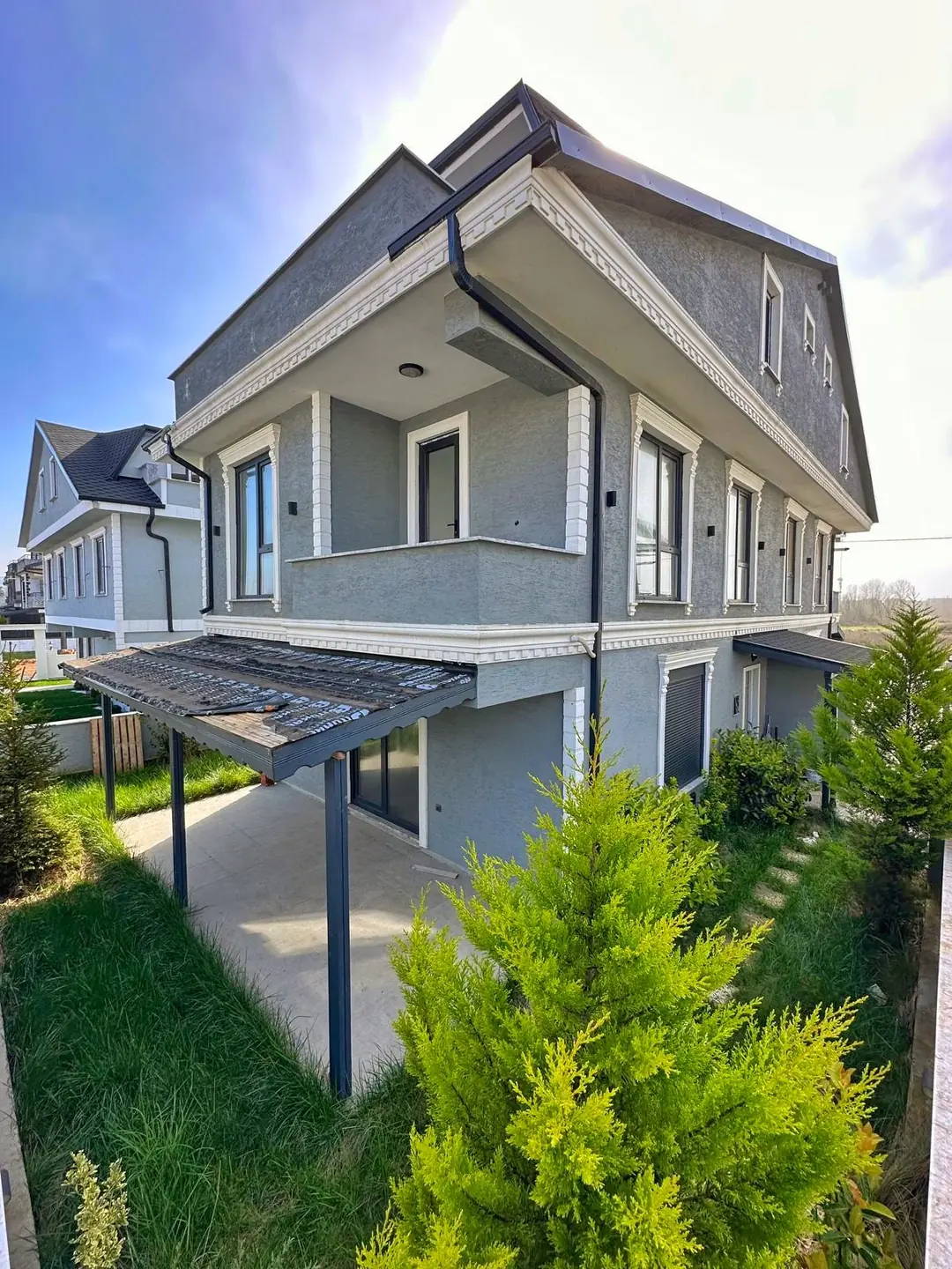 Kocaali Alandere'de Satılık Havuz Eklenebilir 4+1 Tripleks Villa