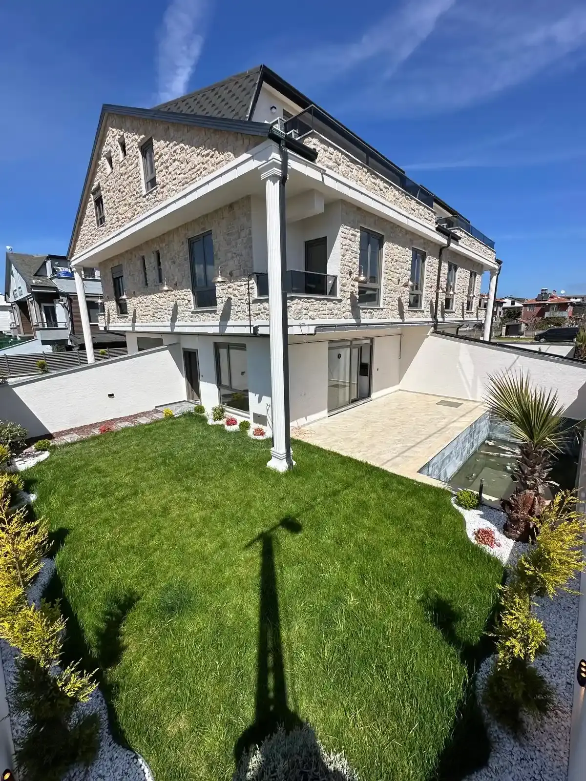 Kocaali Alandere'de Köşe Parsel Özel Havuzlu 4+1 Prestijli Villa