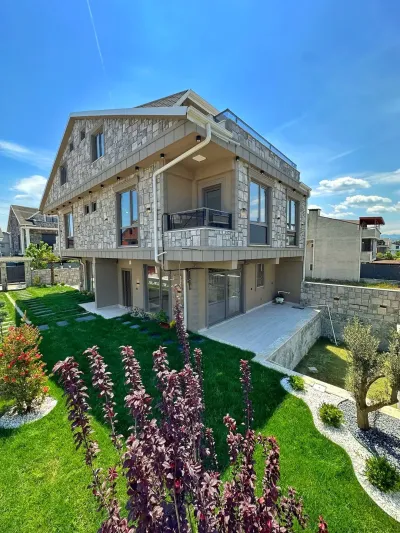 Kocaali Yalı'da Satılık Havuzlu Lüks Dizayn 4+1 Tripleks Villa (143 m²)