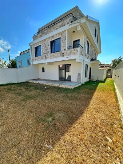 Kocaali Yalı'da Satılık Arka Cephe Alaçatı Taş Konsept 3+1 Tripleks Villa