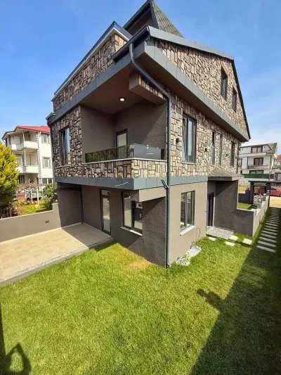 Kocaali Alandere Mah. Satılık Sıfır, Tam Müstakil Girişli Tripleks Villa!