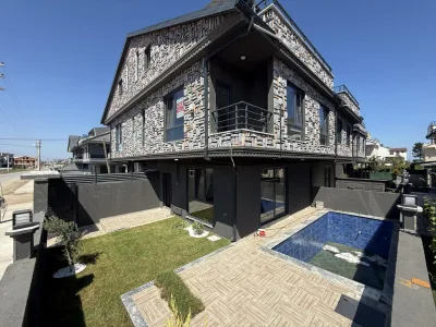 Kocaali Alandere'de Satılık Sahile 100 Metre, 20'lik Caddeye Cepheli Havuzlu 4+1 Villa