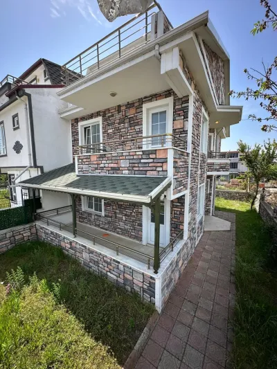 Tam Bağımsız En Uygun Fiyat 4+1 Müstakil – Ayrı Mutfak, 162 m² Arsa İçinde, Denize 50m – Kocaali Yayla Mah.