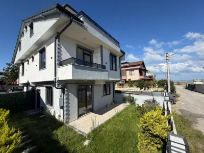 Kocaali Yayla'da Satılık Denize 70 Metre, Deniz Manzaralı 4+1 Ön Cephe Villa