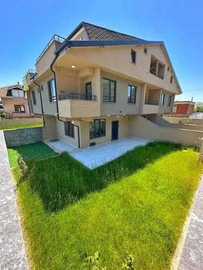 Kocaali Yalı'da Satılık Havuzlu Ön Cephe 3+1 Tripleks Villa (180 m²)