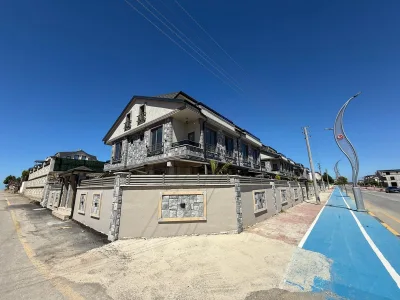 Kocaali Yalı'da Satılık Sahile 100 Metre, Köşe Parsel Havuzlu Taş Konsept 3+1 Villa