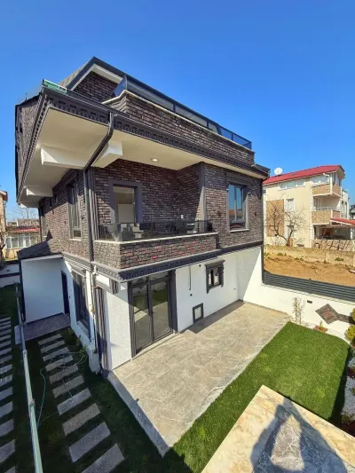 Kocaali Yalı'da Satılık Ön Cephe Lüks Dizayn 3+1 Tripleks Villa