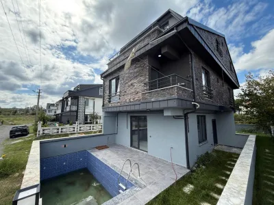 Kocaali Alandere'de Satılık Denize 250 Metre, İskanlı Havuzlu 4+1 Villa