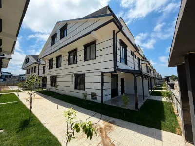 Kocaali Alandere'de Satılık Denize 100 Metre, Verandalı Yerden Isıtmalı 4+1 Villa