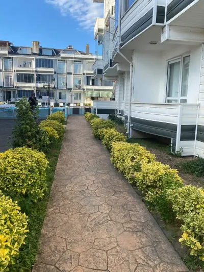 Karasu Aşağıincilli'de Havuzlu Sitede (Yeşil Vadi 3) 2+1 Satılık Daire