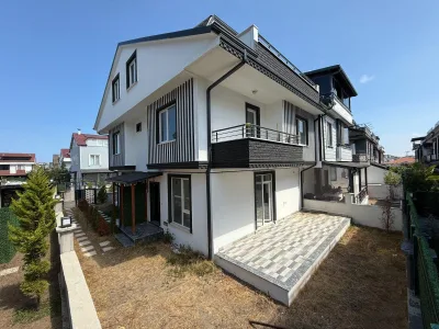 Kocaali Yalı Merkez Plaj'da Satılık Sahile 250 Metre, İskanlı 3+1 Villa