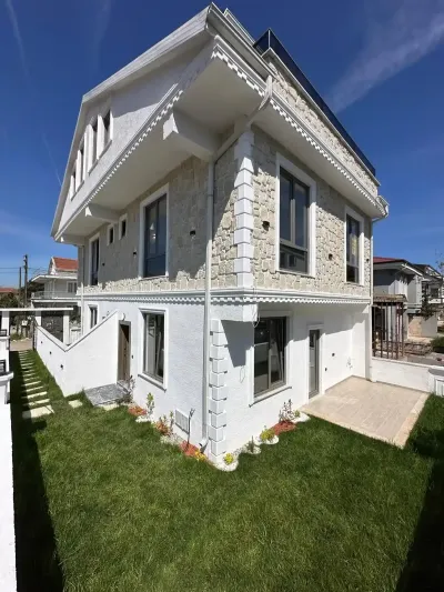 Kocaali Alandere’de Deniz Manzaralı Taş Kaplama 3+1 Konforlu Villa - Yerden Isıtmalı