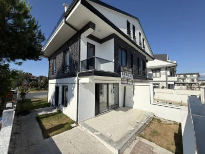 Kocaali Yalı'da Satılık Otoparklı ve Bahçeli Taş Konsept 3+1 Villa