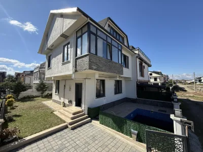 Kocaali Yalı'da Satılık Denize 150 Metre, Deniz Manzaralı Havuzlu 4+1 Villa