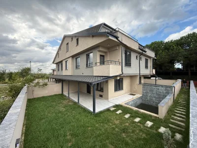 Kocaali Yalı'da Satılık Sahile 170 Metre, Havuzlu ve Geniş Bahçeli 3+1 Villa