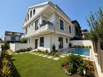 Kocaali Yalı'da Satılık Sahile 300 Metre, Kat Mülkiyetli Müstakil Havuzlu 3+1 Tripleks Villa