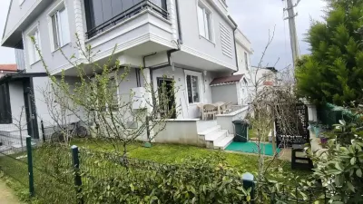 Kocaali Yalı Mah. Tam Eşyalı ve Geniş Bahçeli 3+1 Tripleks Villa