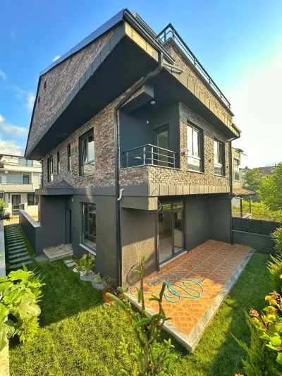 Kocaali Yalı'da Satılık Arka Cephe Lüks Dizayn 4+1 Tripleks Villa