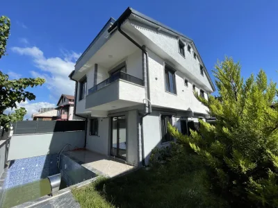 Kocaali Yayla'da Satılık Denize 70 Metre, Havuzlu Bahçeli 4+1 Arka Cephe Villa