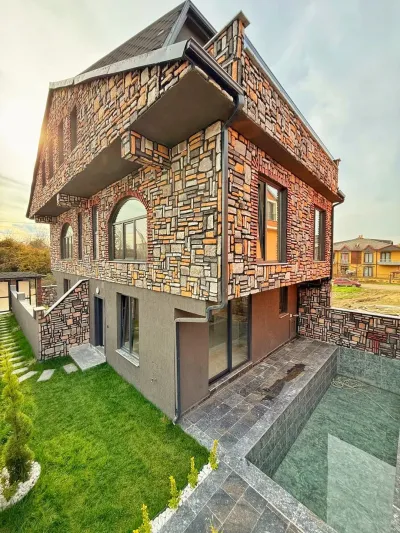 Kocaali Yalı'da Satılık Havuzlu Ebeveyn Banyo 4+1 Tripleks Villa (160 m²)