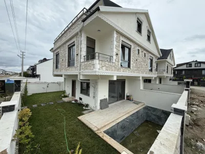 Kocaali'de Satılık Panoramik Deniz Manzaralı, Müstakil Havuzlu Köşe Villa