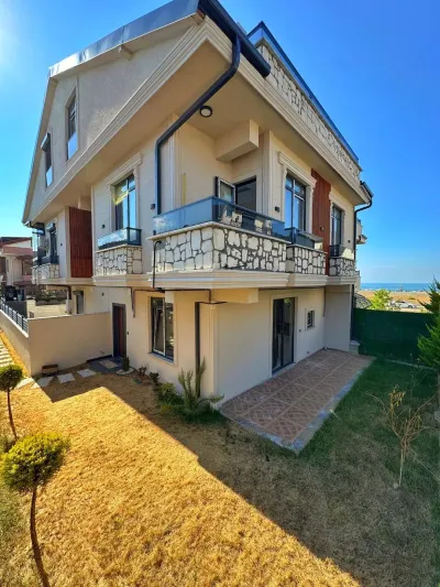 Kocaali Yayla'da Satılık Deniz Manzaralı Lüks Dizayn 3+1 Tripleks Villa