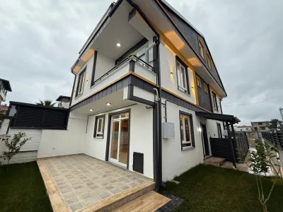 Kocaali Alandere'de Satılık Denize 50 Metre, Kombili ve Ankastreli Lüks 3+1 Villa