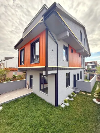 Kocaali Yalı'da Satılık Arka Cephe Lüks Dizayn 3+1 Villa