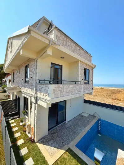 Kocaali Alandere'de Satılık Havuzlu Ön Cephe 4+1 Tripleks Villa – İlan No: 220