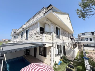 Kocaali Yayla'da Satılık Sahile 150 Metre, Havuzlu Müstakil Girişli 4+1 Villa