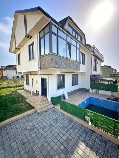 Kocaali Yalı'da Satılık Deniz Manzaralı Tam Bağımsız Müstakil 4+1 Tripleks Villa