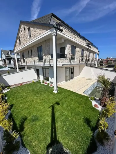 Kocaali Alandere'de Köşe Parsel Özel Havuzlu 4+1 Prestijli Villa